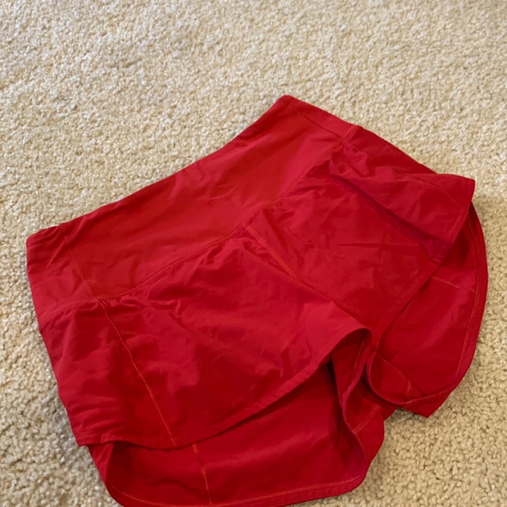 like new Lululemon high wasted speed shorts 2.5”